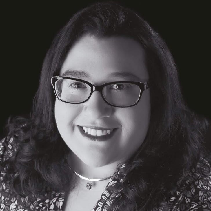 Amanda Arizola headshot