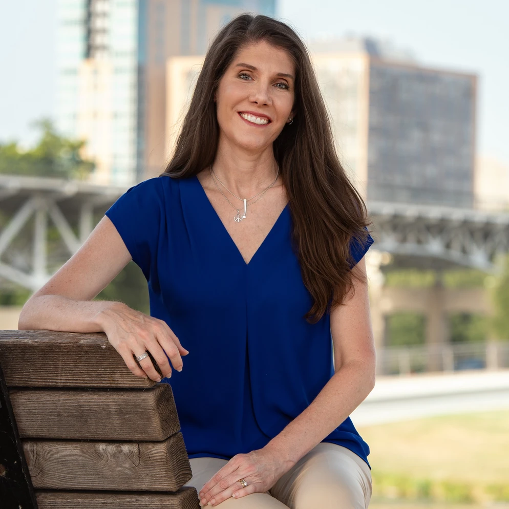 Ann Zadeh headshot