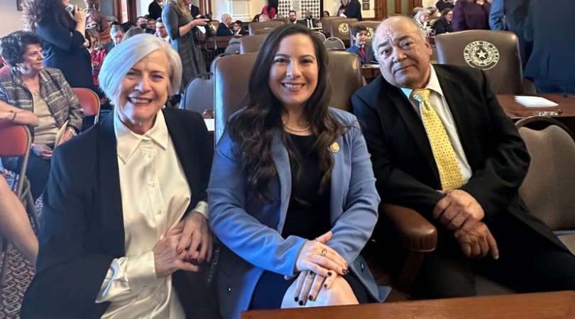 Erin Gámez with her parents