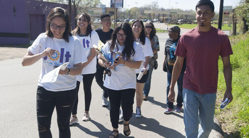 Este Poder team walking