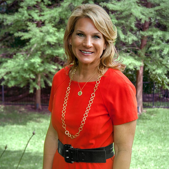 Jennifer Staubach Gates headshot