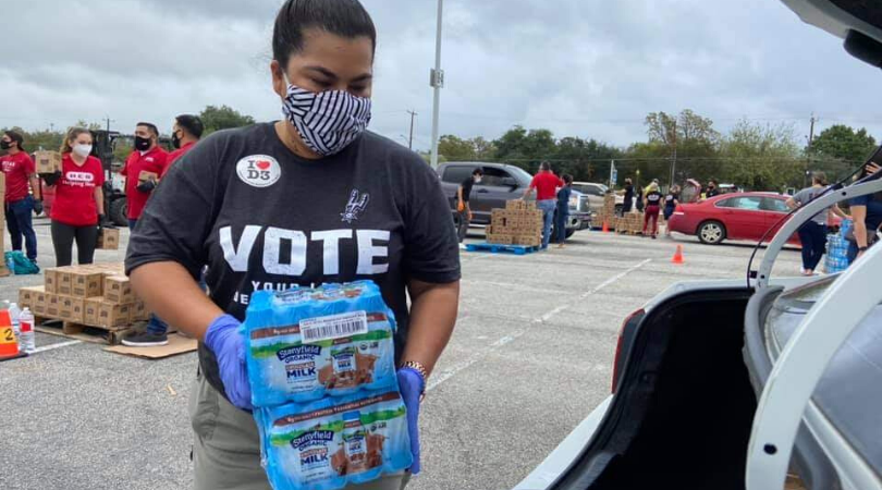 Rebecca Viagran doing a community service