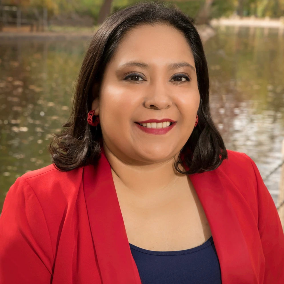 Roxanne Martinez headshot