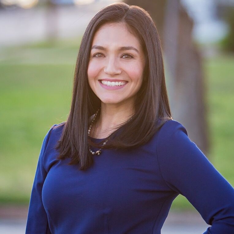 claudia sandoval headshot